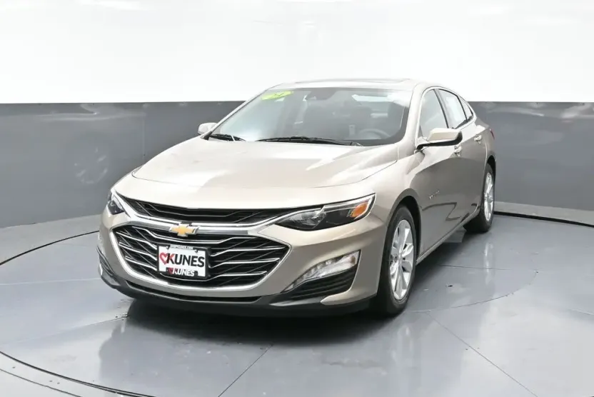 2024 Chevrolet Malibu 1LT photo 1