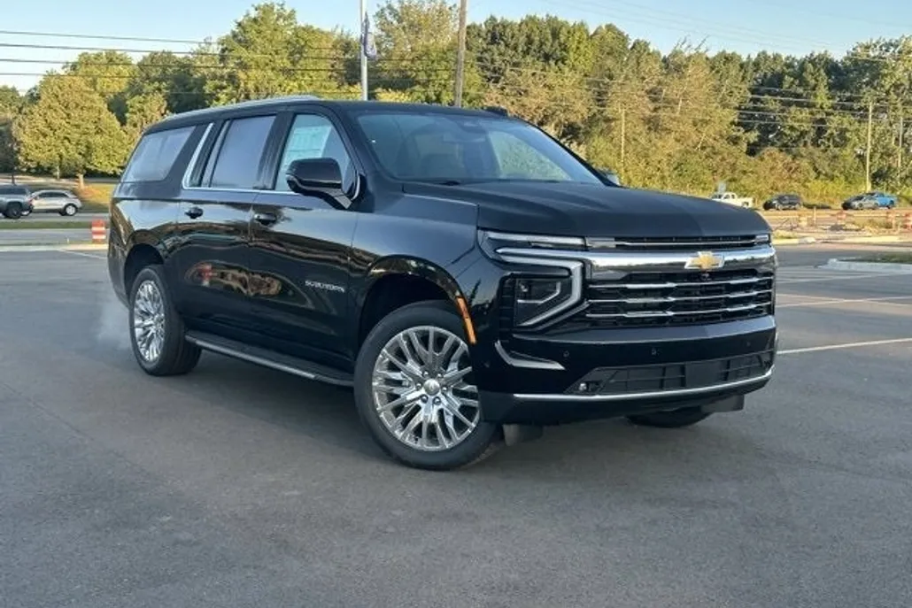 2025 Chevrolet Suburban LT photo 1