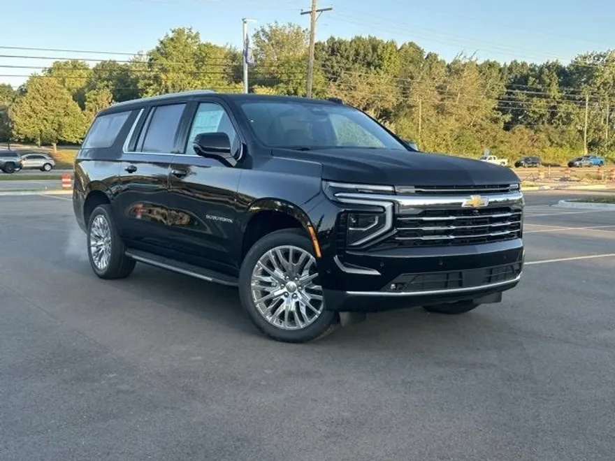 2025 Chevrolet Suburban LT photo 1