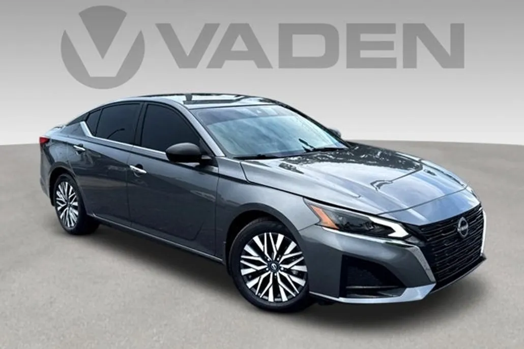 2024 Nissan Altima 2.5 SV photo 1