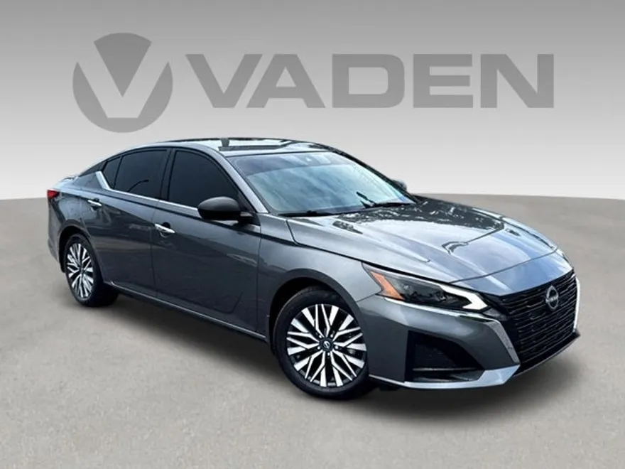 2024 Nissan Altima 2.5 SV photo 1