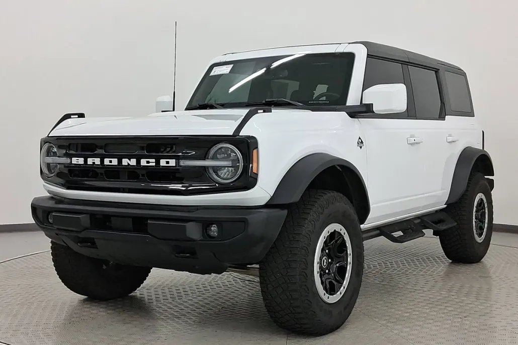 2023 Ford Bronco Outer Banks photo 1