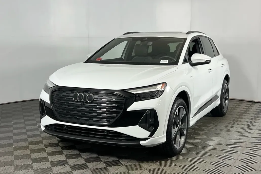 2024 Audi Q4 E-tron Premium Plus photo 1