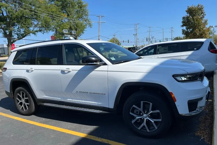 2023 Jeep Grand Cherokee Limited photo 1