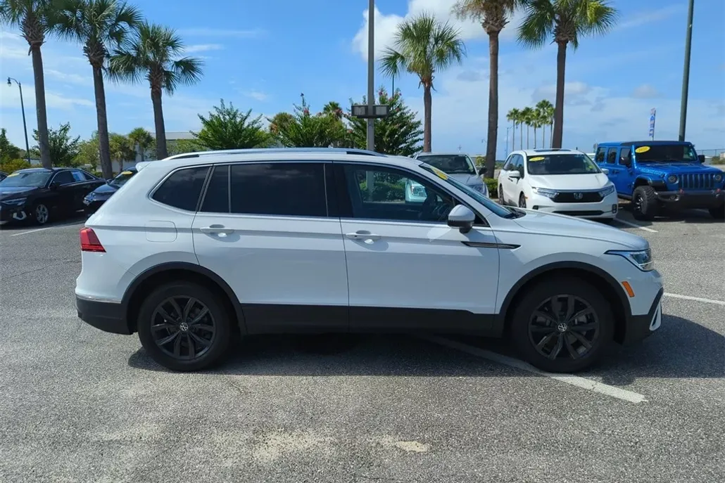2024 Volkswagen Tiguan SE Wolfsburg Edition photo 1