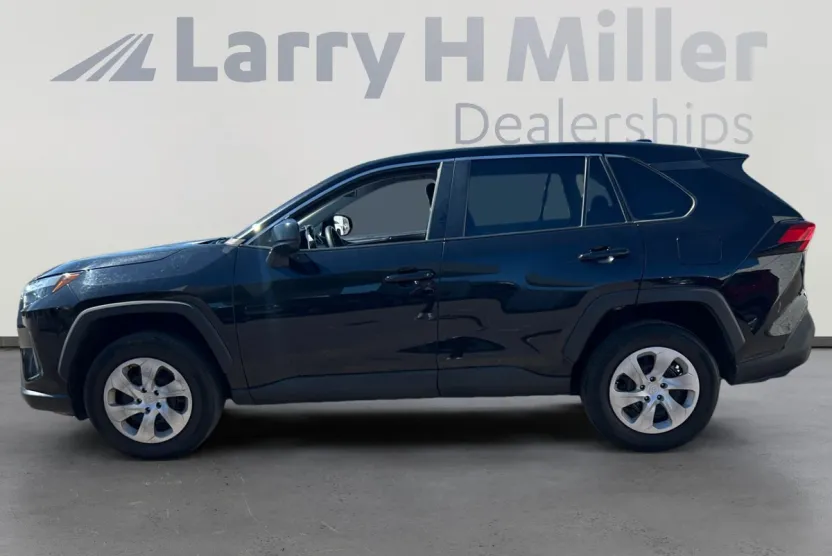 2024 Toyota RAV4 LE photo 1