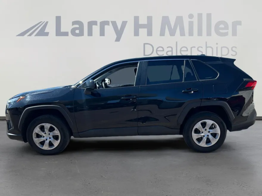 2024 Toyota RAV4 LE photo 1