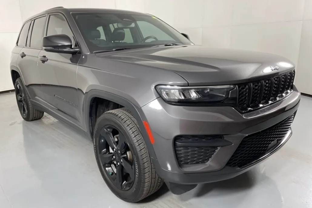 2022 Jeep Grand Cherokee Altitude photo 1