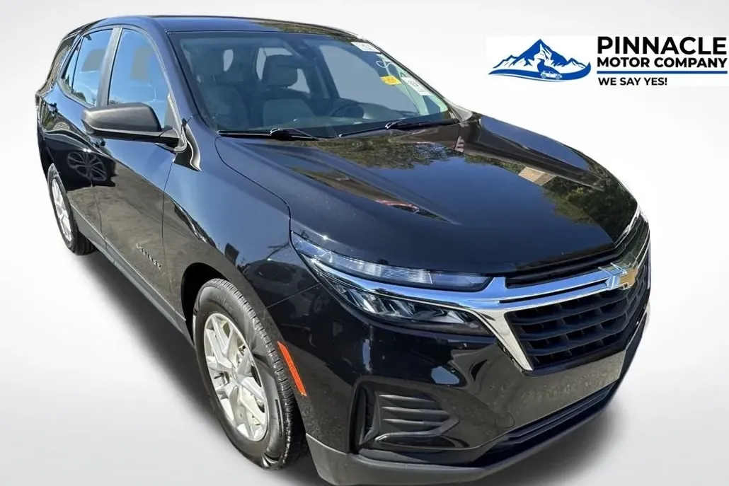 2022 Chevrolet Equinox LS photo 1
