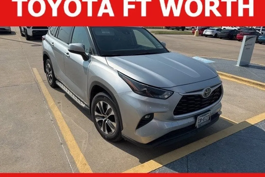 2022 Toyota Highlander XLE photo 1