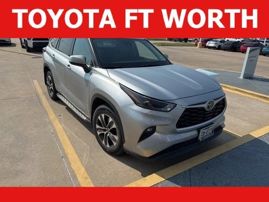 2022 Toyota Highlander XLE photo 1