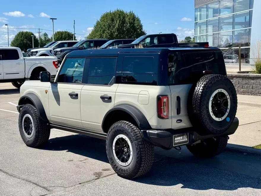 2025 Ford Bronco Badlands photo 1