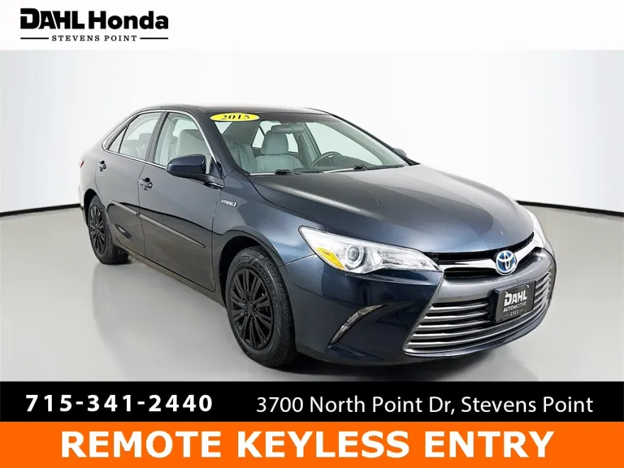 2015 Toyota Camry Hybrid LE photo 1