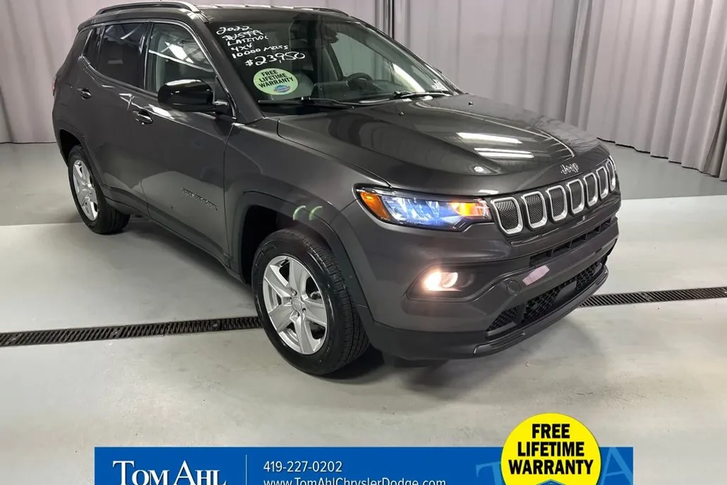 2022 Jeep Compass Latitude photo 1