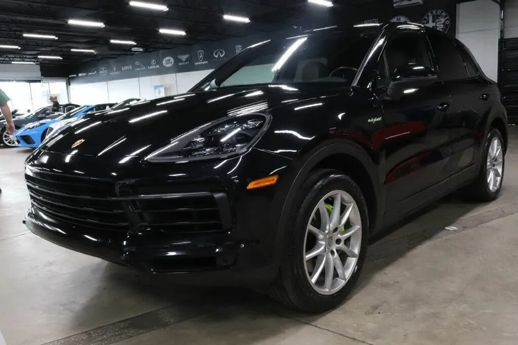 2020 Porsche Cayenne E-Hybrid photo 1
