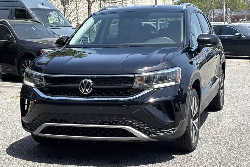 2022 Volkswagen Taos SE photo 1