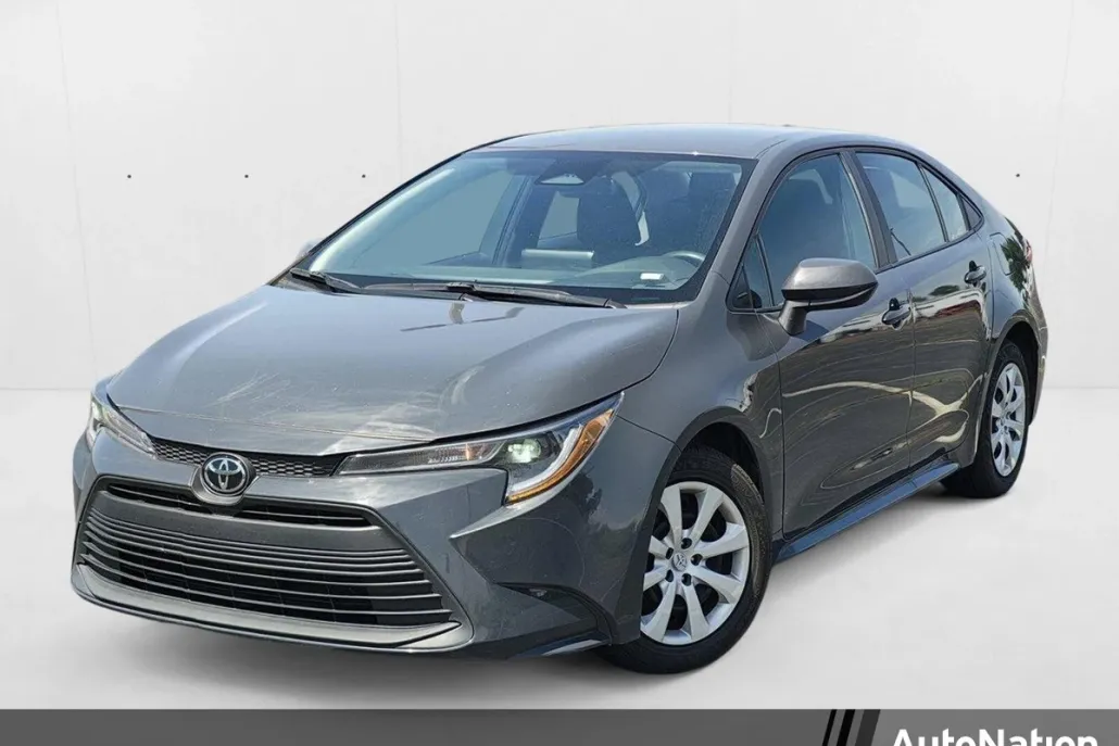 2024 Toyota Corolla LE photo 1
