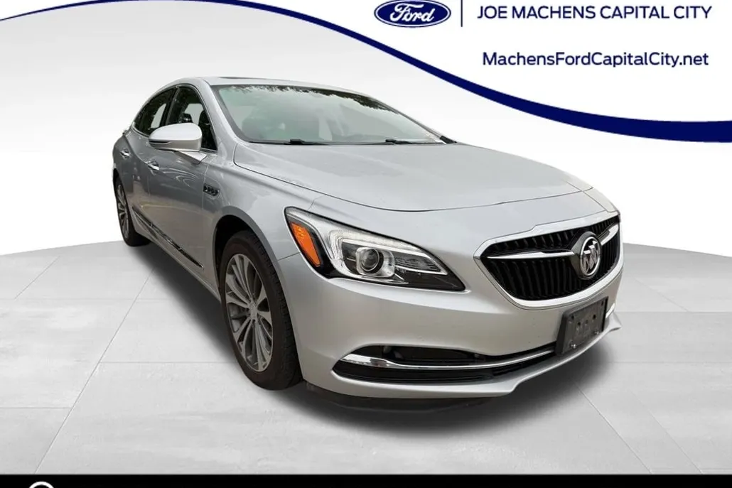 2017 Buick LaCrosse Essence photo 1