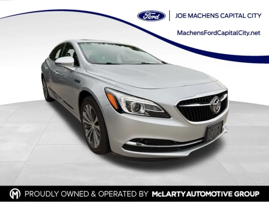 2017 Buick LaCrosse Essence photo 1