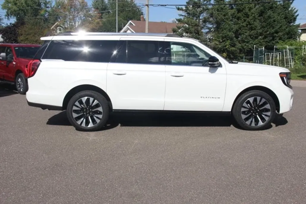 2025 Ford Expedition MAX Platinum photo 1