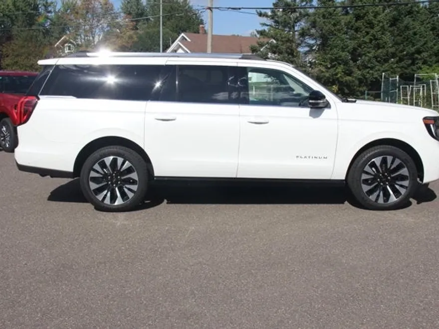 2025 Ford Expedition MAX Platinum photo 1