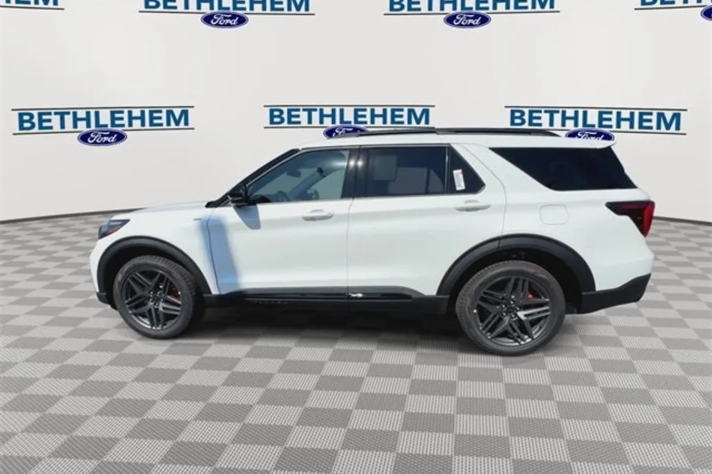 2025 Ford Explorer ST-Line photo 1