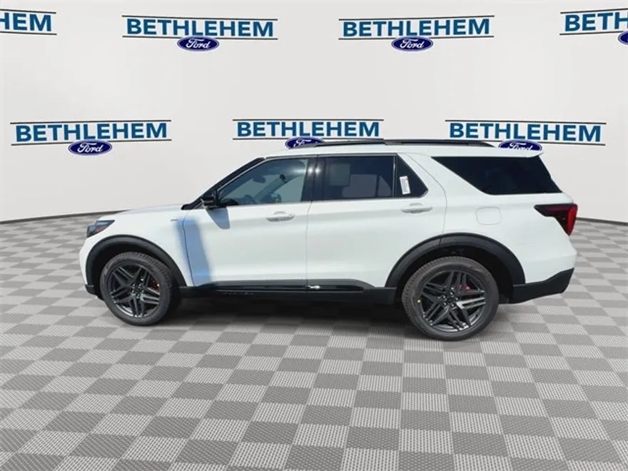 2025 Ford Explorer ST-Line photo 1