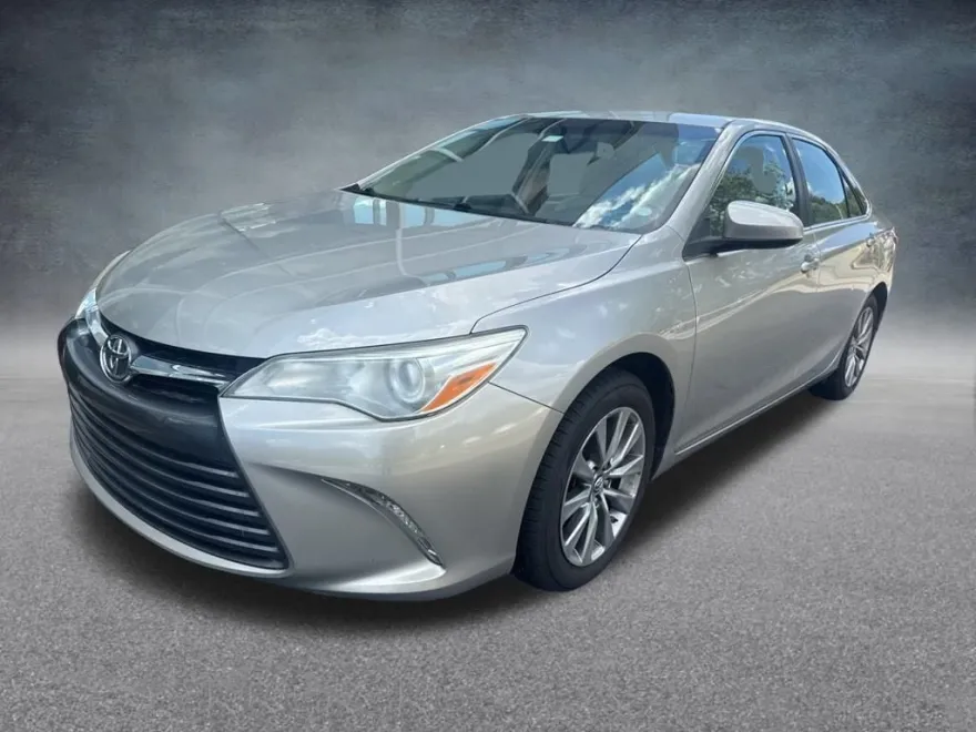 2016 Toyota Camry XLE photo 1