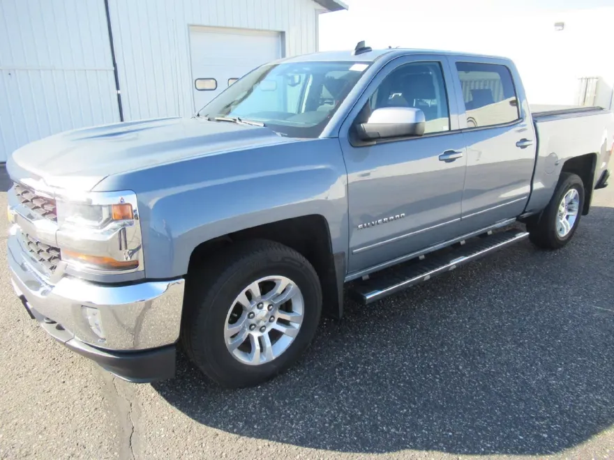 2016 Chevrolet Silverado LT photo 1