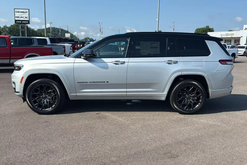 2025 Jeep Grand Cherokee L Summit photo 1