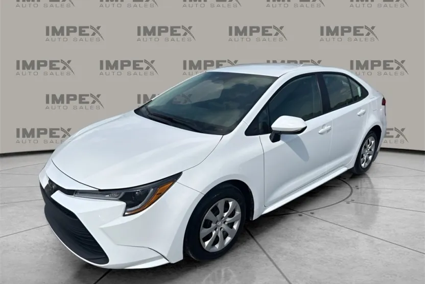 2024 Toyota Corolla LE photo 1