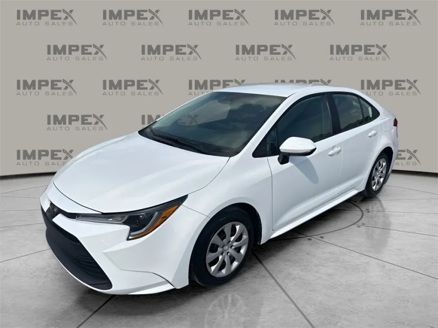2024 Toyota Corolla LE photo 1