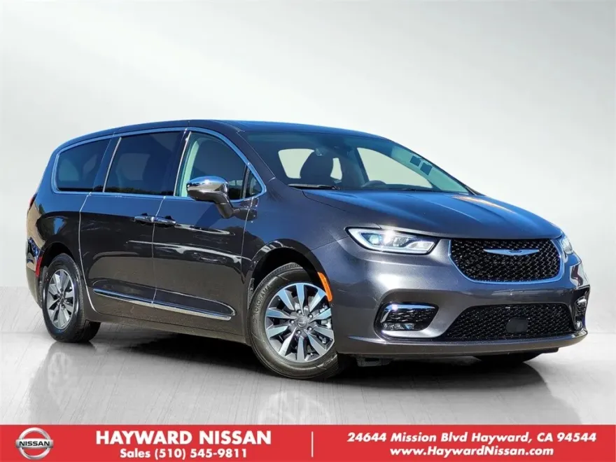 2022 Chrysler Pacifica Hybrid Limited photo 1