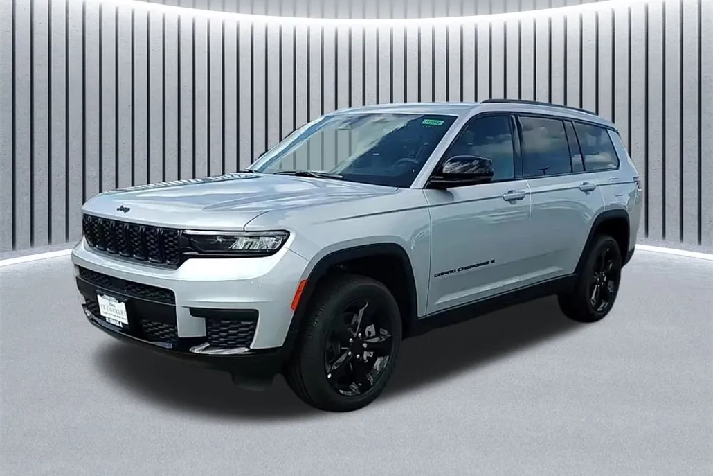 2025 Jeep Grand Cherokee Altitude photo 1