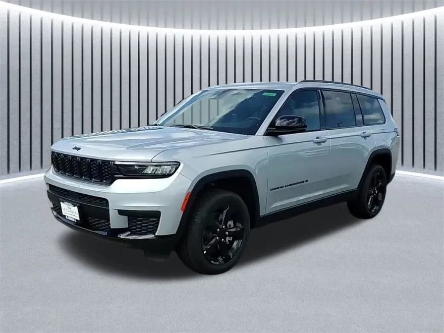 2025 Jeep Grand Cherokee Altitude photo 1