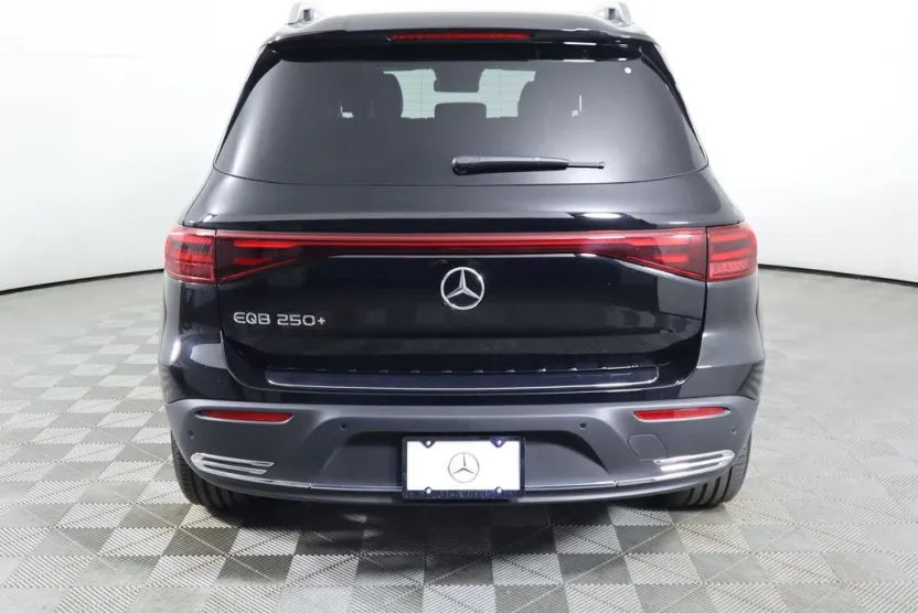 2025 Mercedes Benz EQB photo 1