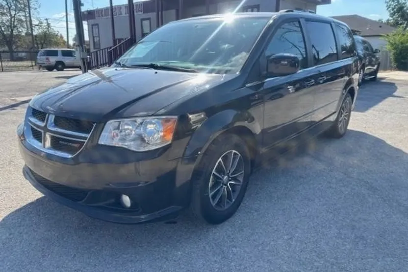 2017 Dodge Grand Caravan SXT photo 1