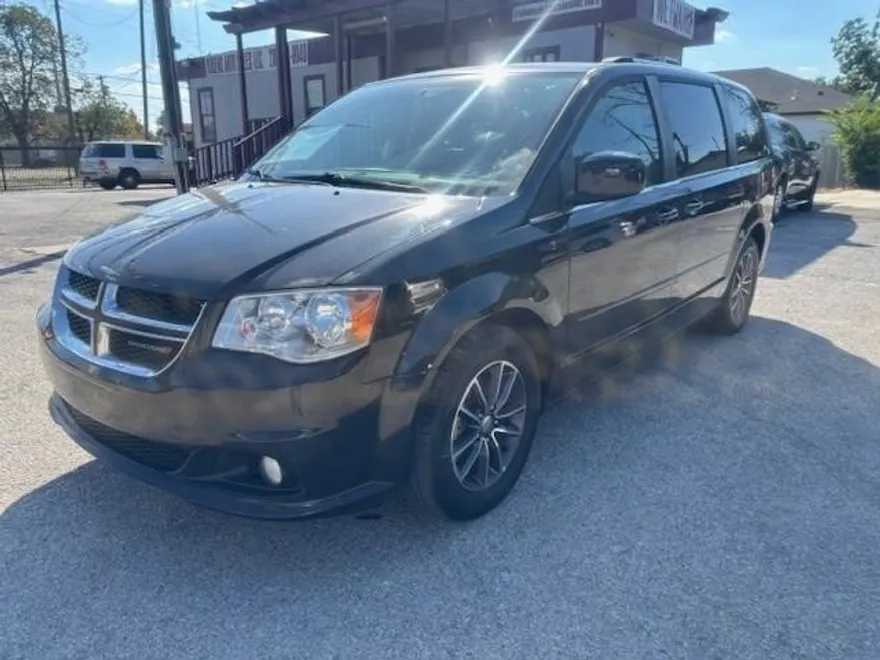 2017 Dodge Grand Caravan SXT photo 1