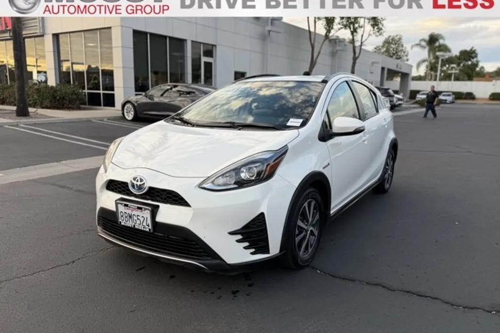 2018 Toyota Prius C Three photo 1