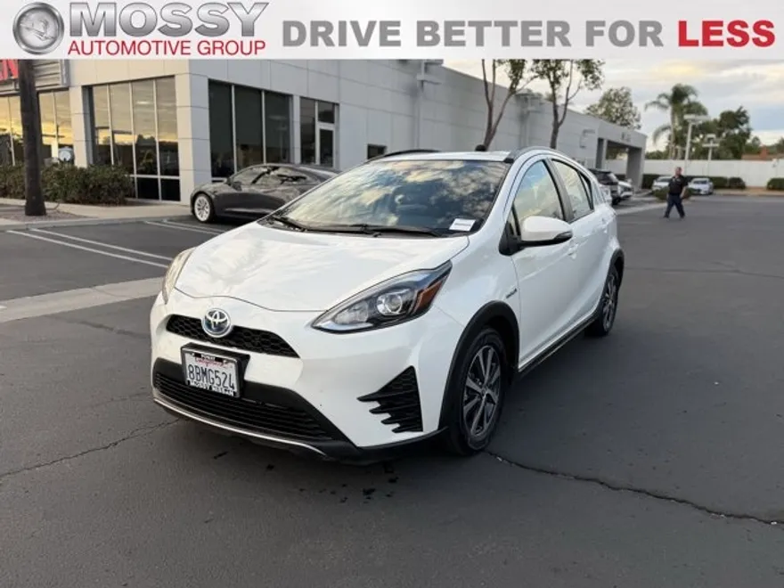2018 Toyota Prius C Three photo 1