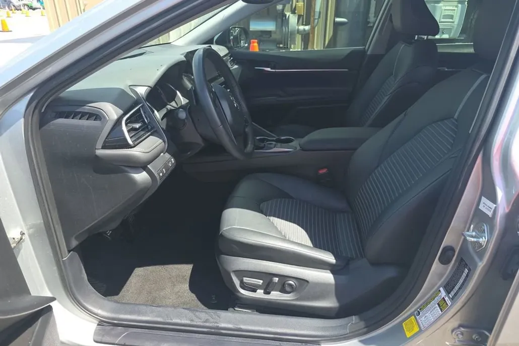2024 Toyota Camry SE photo 1