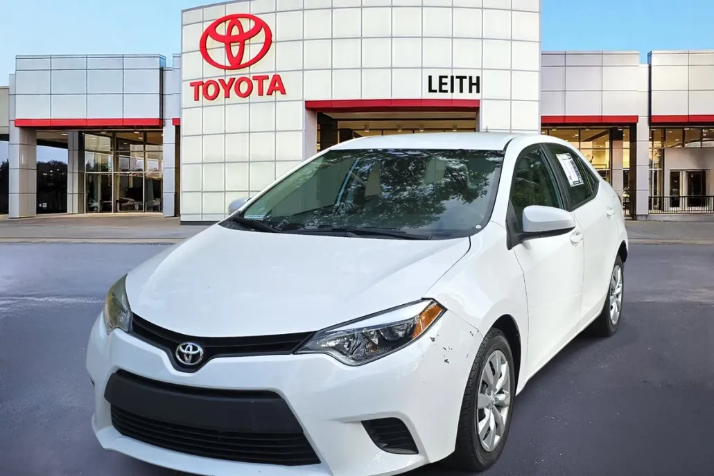 2014 Toyota Corolla LE photo 1