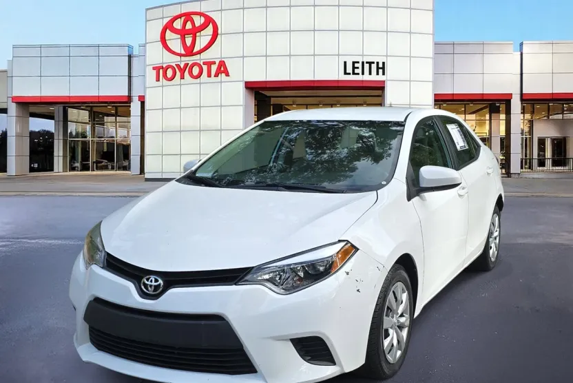 2014 Toyota Corolla LE photo 1