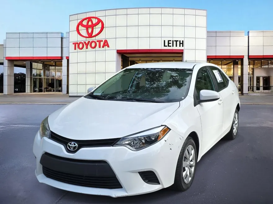 2014 Toyota Corolla LE photo 1