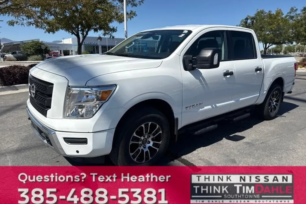 2023 Nissan Titan SV photo 1