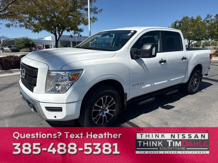 2023 Nissan Titan SV photo 1