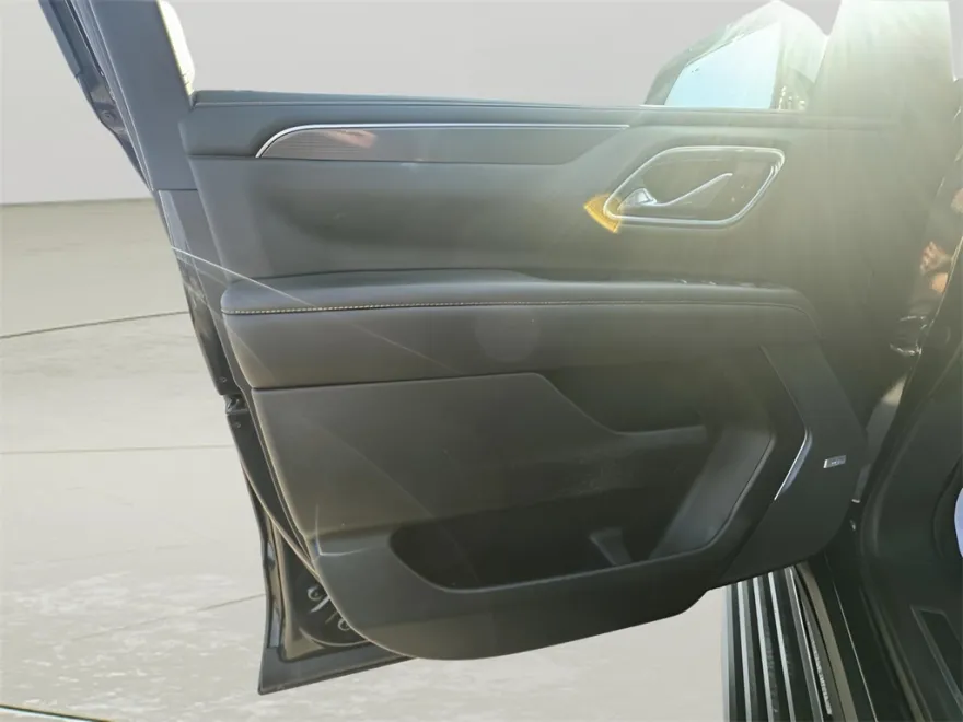 2021 Gmc Yukon XL AT4 photo 1
