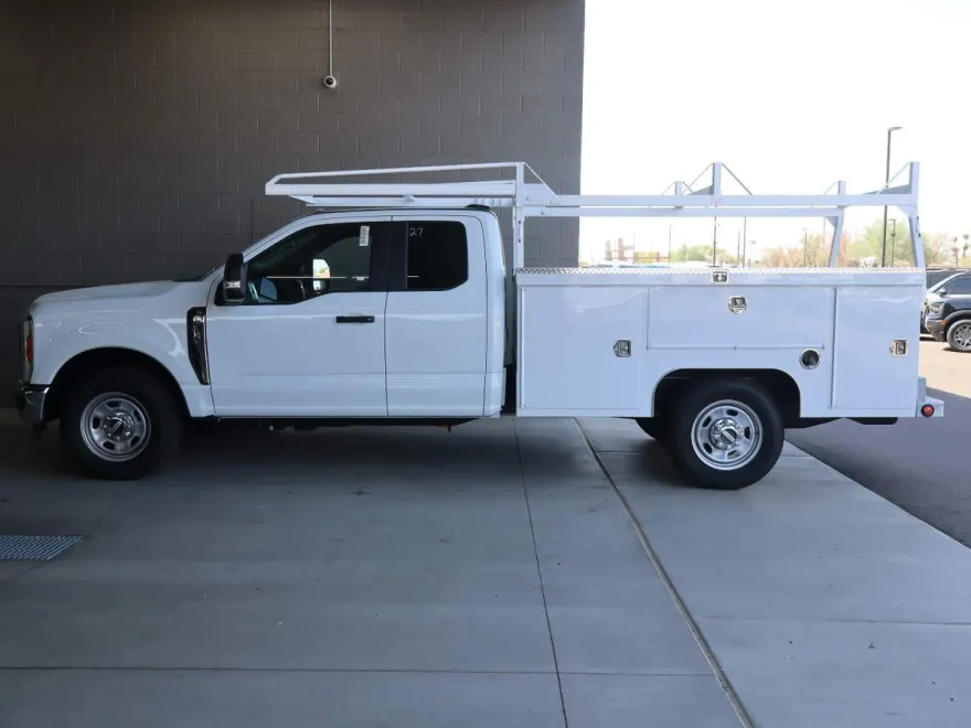 2025 Ford F-350 XL photo 1