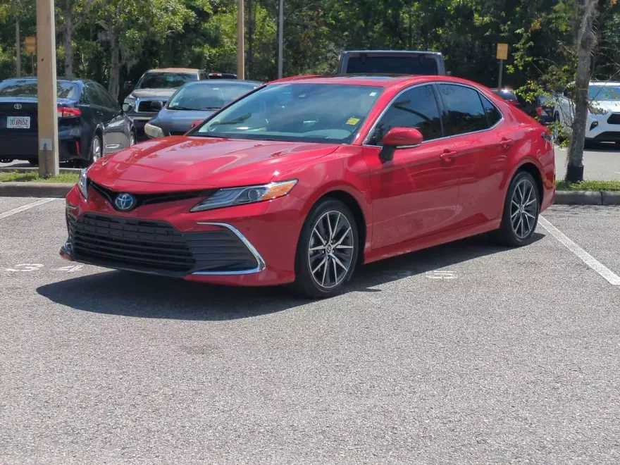 2023 Toyota Camry Hybrid XLE photo 1