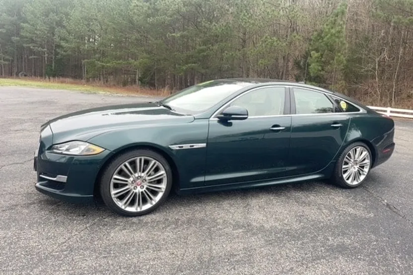 2017 Jaguar XJ R-Sport photo 1
